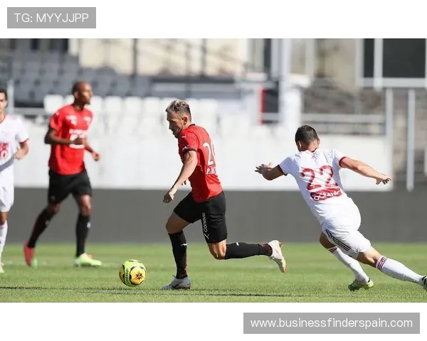 里昂逼抢体系重塑球队风格,展现新赛季竞争力持续提升