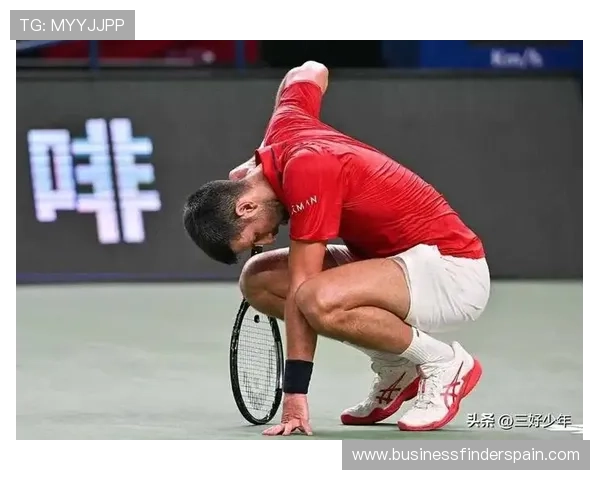 德约又穿得跟打工人一样，这届网坛还得他撑着？